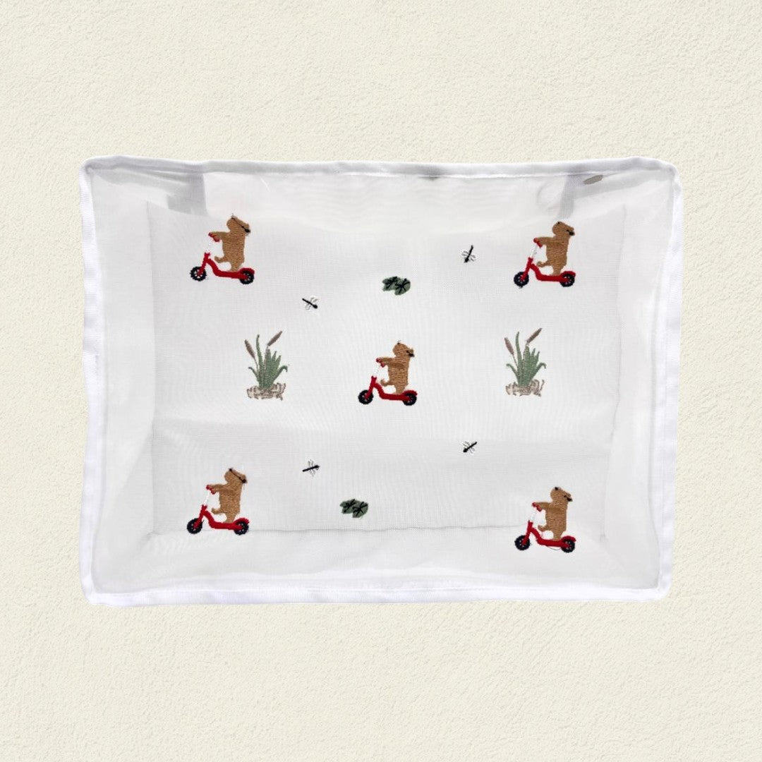 CAPIBARA EN PATINETA