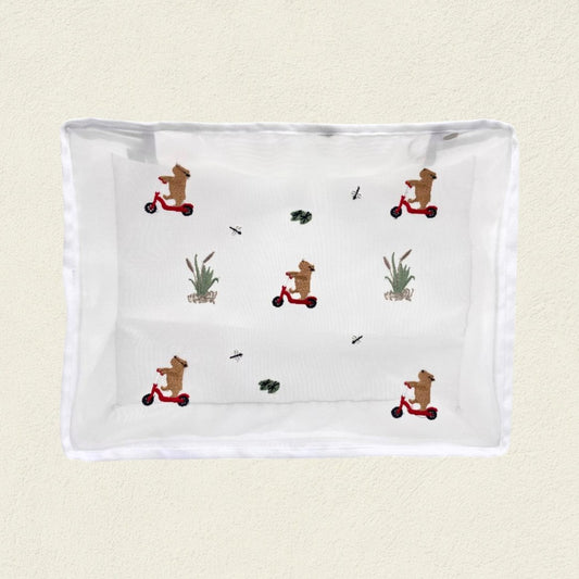 CAPIBARA EN PATINETA