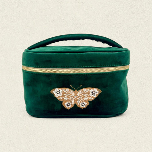 MARIPOSA DE FLORES SOBRE VERDE