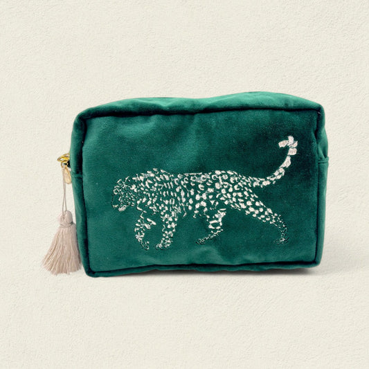 JAGUAR EN SENDA VERDE